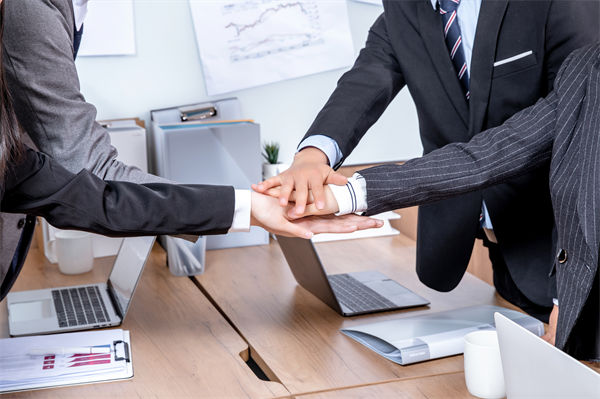 年度經營計劃如何與（yǔ）企業的長期戰略（luè）目標相（xiàng）銜接？