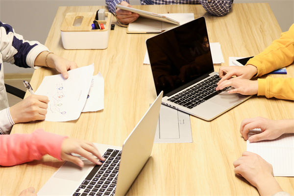 數字化轉型背景下，企業戰略應如何（hé）創新與（yǔ）升級？