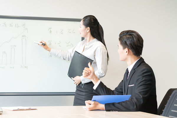 跨部門協作時，如（rú）何公平地衡量（liàng）和評（píng）估每個（gè）人的績（jì）效？