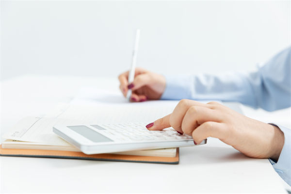 充電寶（bǎo）公司494名員工年入超百萬，對企業預算的啟示