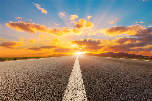 兩會（huì）熱議破解（jiě）企業“生長痛（tòng）”，對企業戰略管理有何啟示？