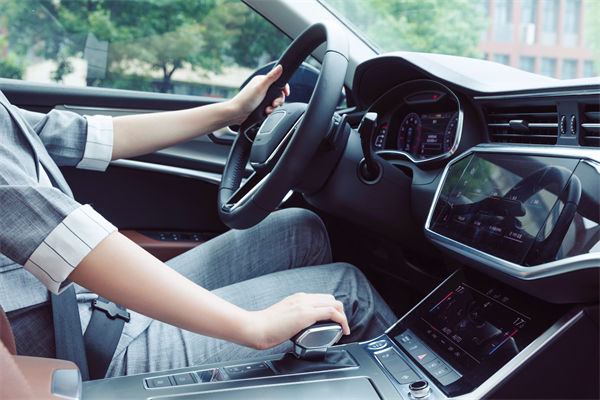 女子工資4600每天花（huā）近百（bǎi）元通勤上班，人力資（zī）源怎麽看？