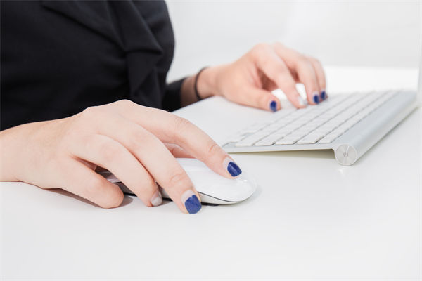 女子工資4600每天花近百元通勤上班，人力資源怎麽看？