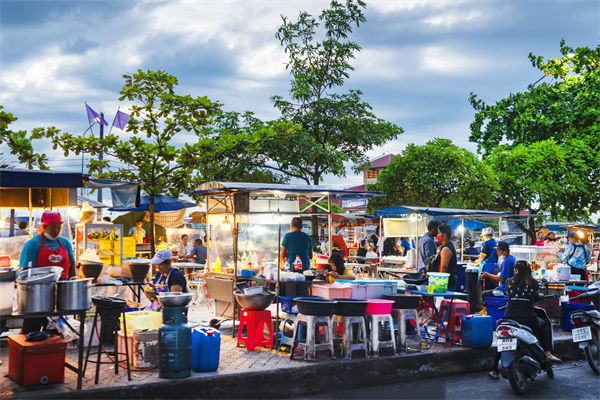 今年（nián）擴消費怎麽幹？各大企（qǐ）業如何根據政策發力？