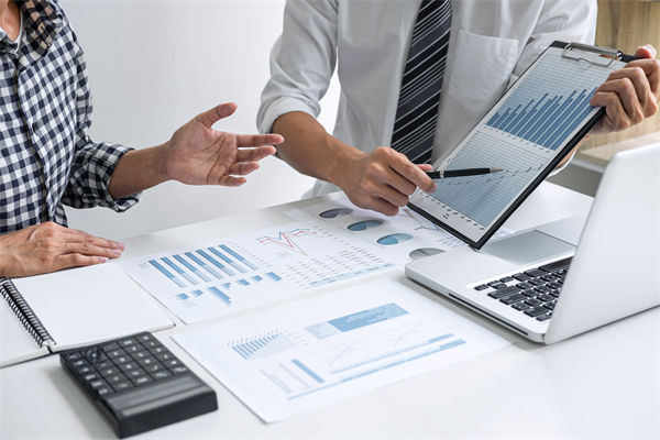 在滾動預算模（mó）式下，如何確保預算的連續性和前瞻性？