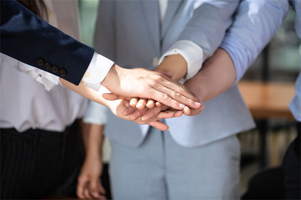 新老員工文化衝突不斷，企業文化怎樣實現融（róng）合傳承？