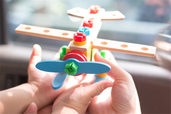 這些玩具可能（néng）正在（zài）悄悄傷害孩（hái）子，對關聯品（pǐn）牌的啟示（shì）