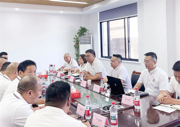 聚能鍋（guō）爐董事長丁黎明先生致辭