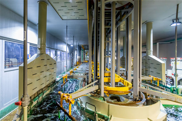 精益管理在提升（shēng）產品質量方（fāng）麵有哪（nǎ）些具體策略和方法？