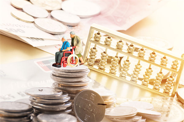 人力（lì）資源管理：老人養老金被孩子刷走卡裏隻剩5塊8