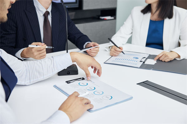 人力資源管（guǎn）理：老人（rén）養老金被孩子刷走卡裏隻剩5塊8