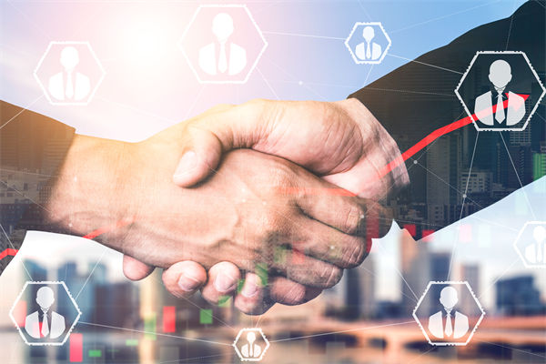 青島一環衛工將垃圾掃（sǎo）進大海被開（kāi）除