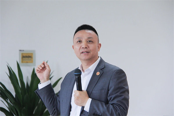 绿巨人草莓丝瓜樱桃在线视频谘詢（xún）集團總裁龐金（jīn）森老師致辭