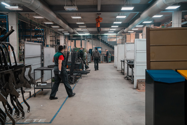 汽（qì）配行業人力資源管（guǎn）理谘詢服務機構，車間技工流失率怎麽降？