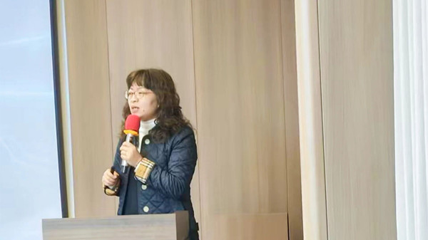 泰（tài）祺碩杯業總經理夏紅巧女士致（zhì）辭